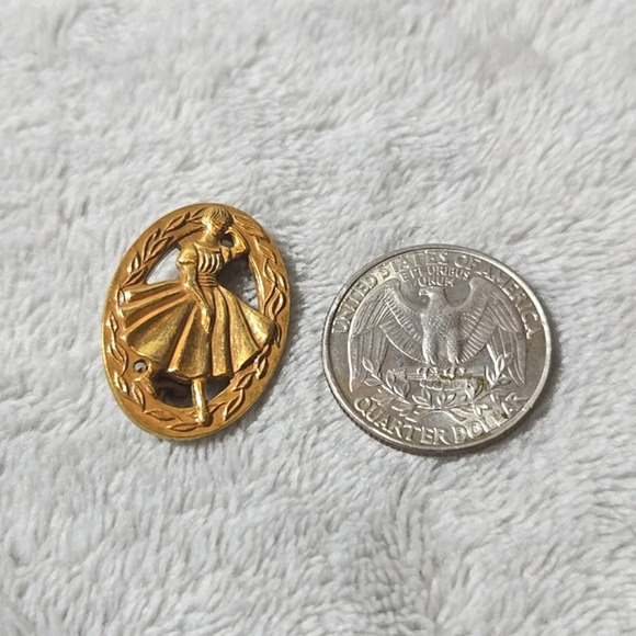 #408 VINTAGE Singer Young Style Maker Contest Qualifiers Award Brooch - Picture 5 of 5